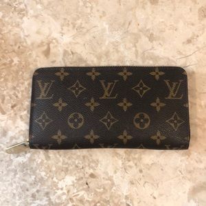 Louis Vuitton Zippy Wallet. Date code SP4037
